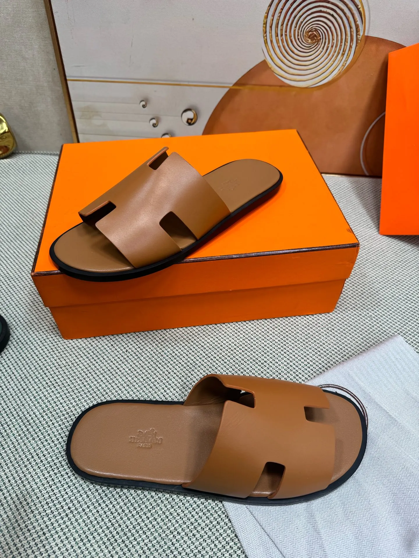 👟👟Ex-factory price 560👟👟 "HERMES" [Classic Original Version] Hermès; Top 🔝 Purchasing Agency 🔍🔍 Men's Latest 🇺🇸 Counter Sales Simultaneously, Original Imported from Italy: Silk Cowhide · Prominent (High-end · Nobility · Grade) Exquisite Workmanship (Italian 🇮🇹 Imported Water Dye Brand Wear-resistant ultra-thousand leather feet) Soles: Original soles specially provided by the original factory, ⚠exclusive double-layer movable rubber molded outsole; super comfortable, wear-resistant, non-slip, environmentally friendly🌳🌳🌳, real photos taken🎬The real ones are more beautiful🔍🔍 (high quality, single goods), you can enter and exit the counter at will* Code number: 38·39·40·41·42·43·44# (45# can be customized) (46 47➕30 customization is not returnable) Welcome to place an order...☕